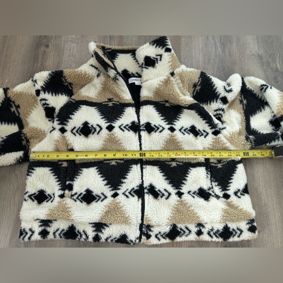 O'Neill crop Sherpa Jacket aztec funnel neck L Cala Long Sleeve - Picture 9 of 14